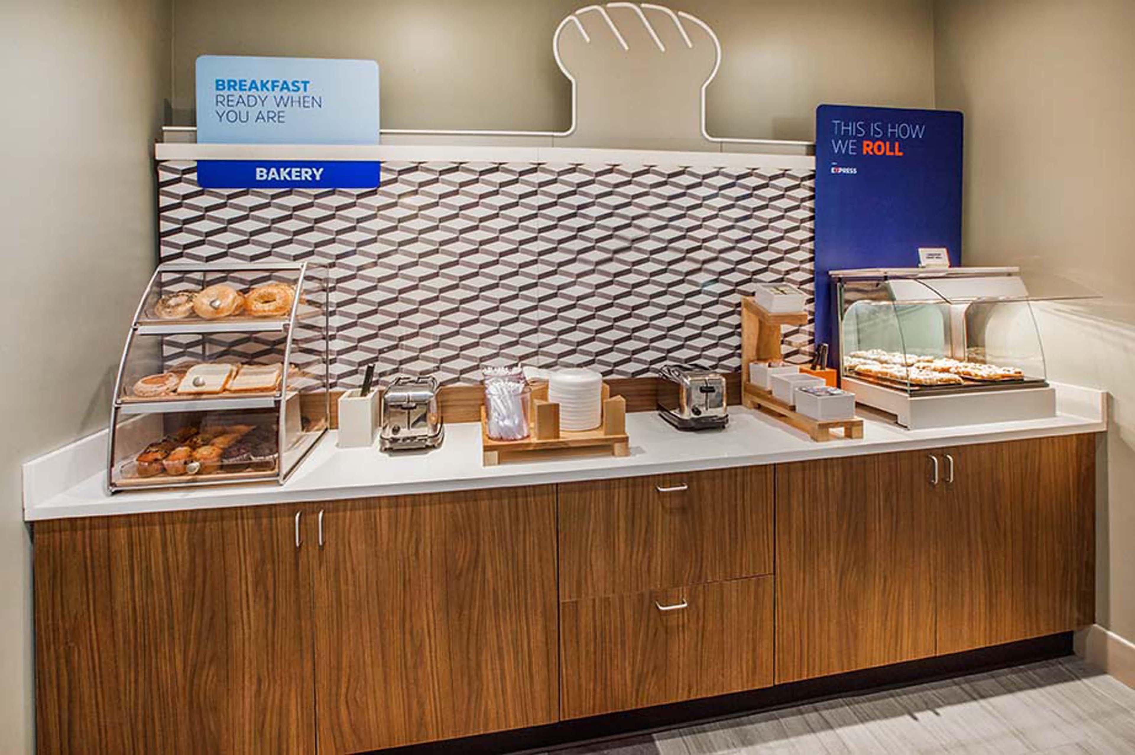 Holiday Inn Express & Suites Ottawa East-Orleans By Ihg Esterno foto