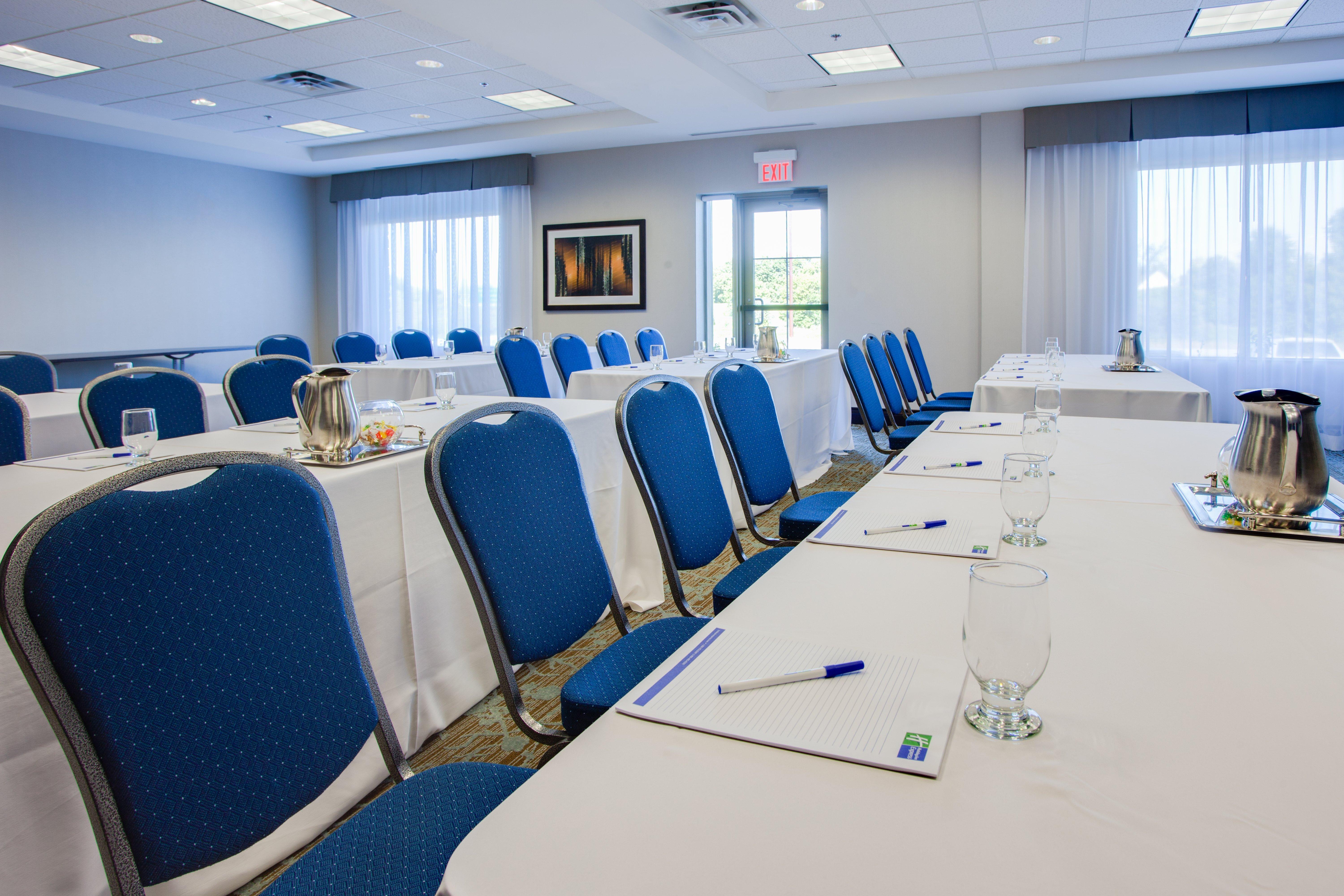 Holiday Inn Express & Suites Ottawa East-Orleans By Ihg Esterno foto