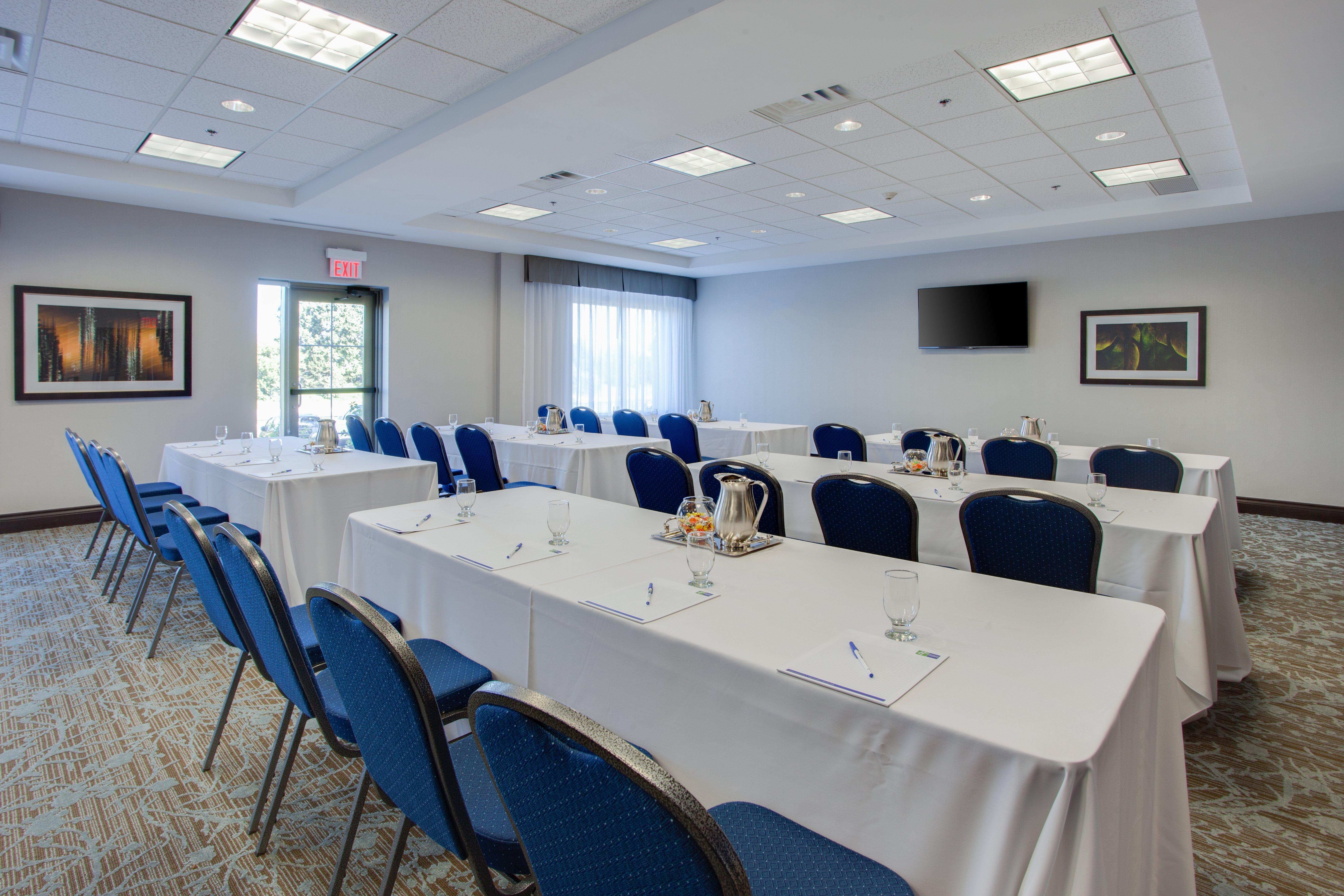 Holiday Inn Express & Suites Ottawa East-Orleans By Ihg Esterno foto
