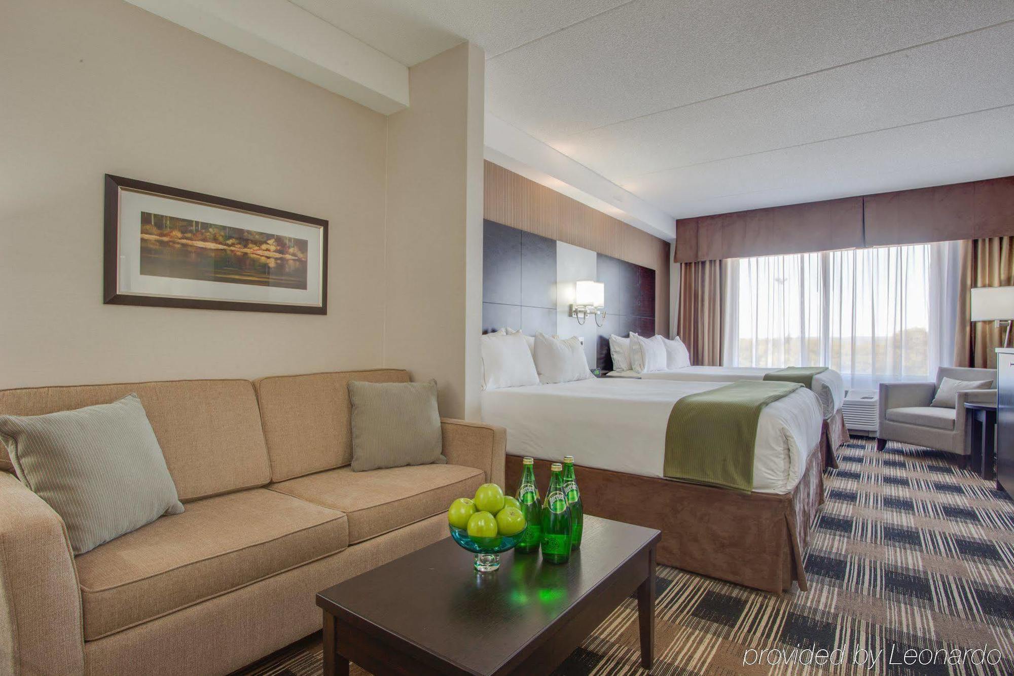 Holiday Inn Express & Suites Ottawa East-Orleans By Ihg Esterno foto